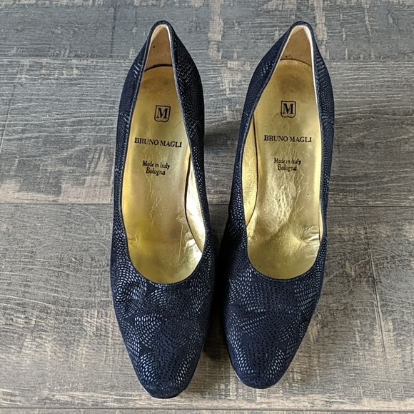 Bruno Magli Navy Blue Leather Textured Heels BX187 - Picture 2 of 11